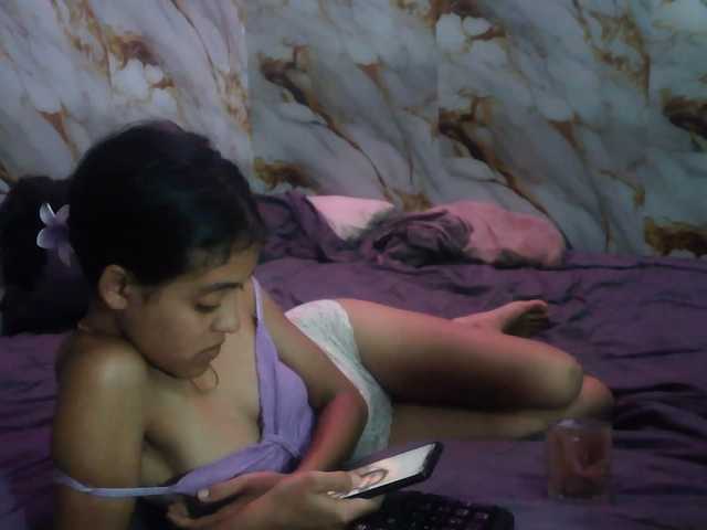pocahontasb1 live cam on BongaCams