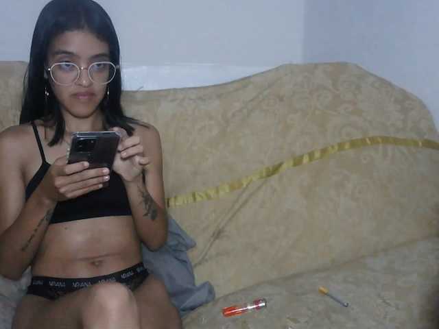 pocahontasb1 live cam on BongaCams