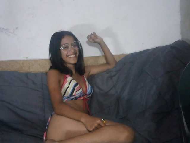 pocahontasb1 live cam on BongaCams