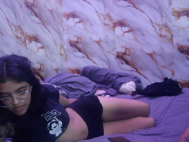 pocahontasb1 live cam on BongaCams