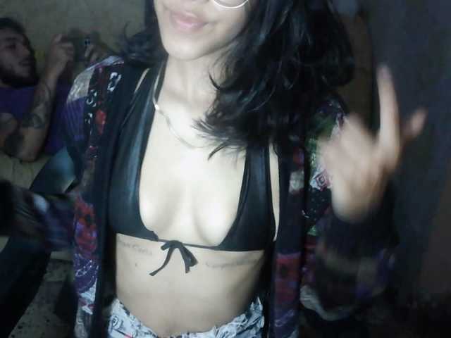 pocahontasb1 live cam on BongaCams