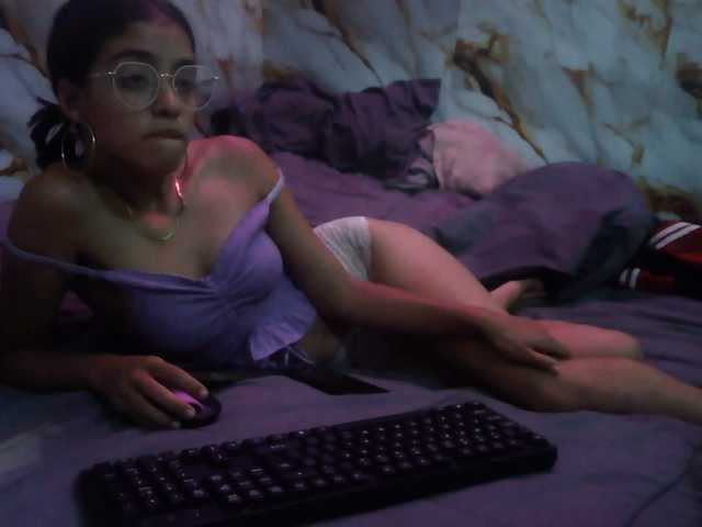 pocahontasb1 live cam on BongaCams