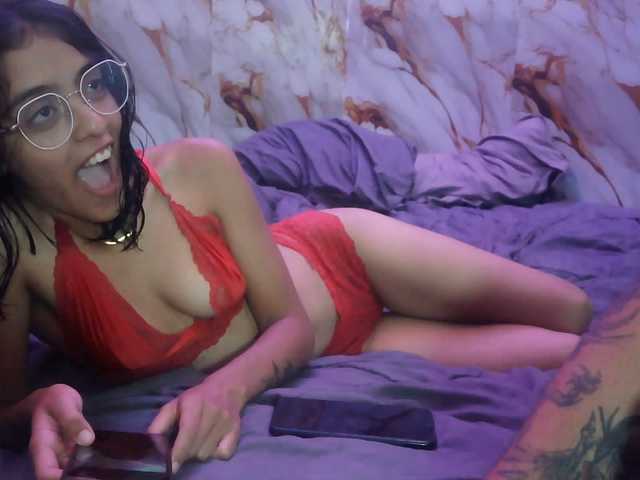 pocahontasb1 live cam on BongaCams
