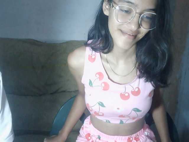 pocahontasb1 live cam on BongaCams
