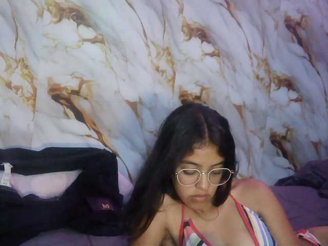 pocahontasb1 live cam on BongaCams