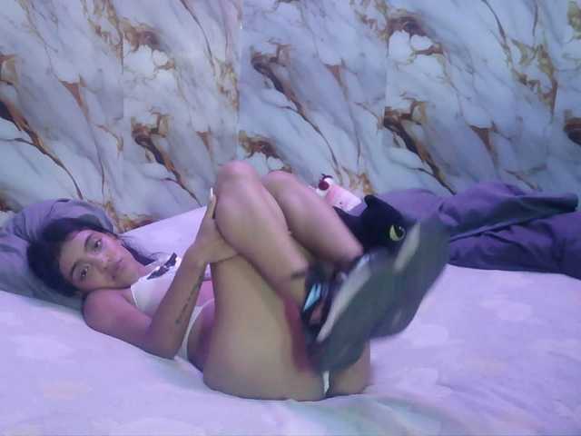 pocahontasb1 live cam on BongaCams