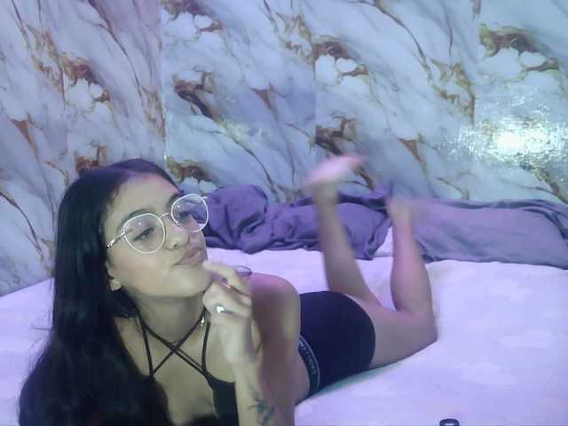 pocahontasb1 live cam on BongaCams