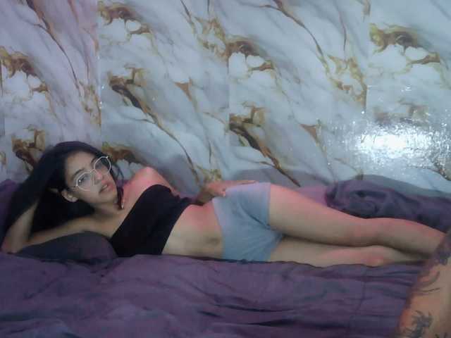 pocahontasb1 live cam on BongaCams