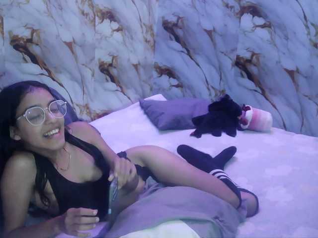 pocahontasb1 live cam on BongaCams