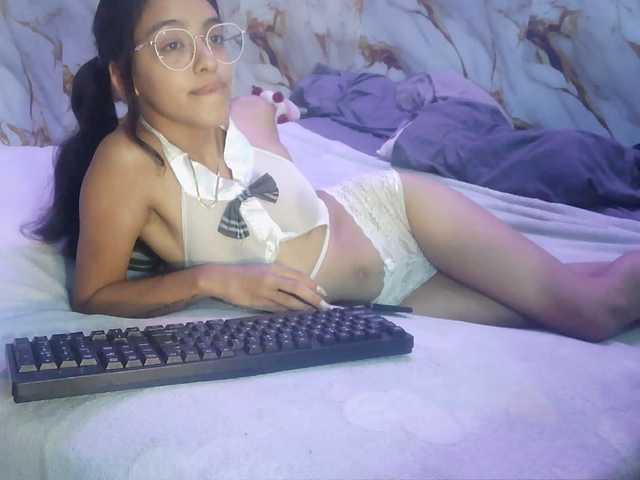 pocahontasb1 live cam on BongaCams