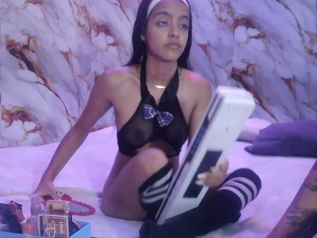 pocahontasb1 live cam on BongaCams