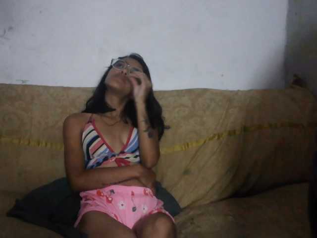 pocahontasb1 live cam on BongaCams