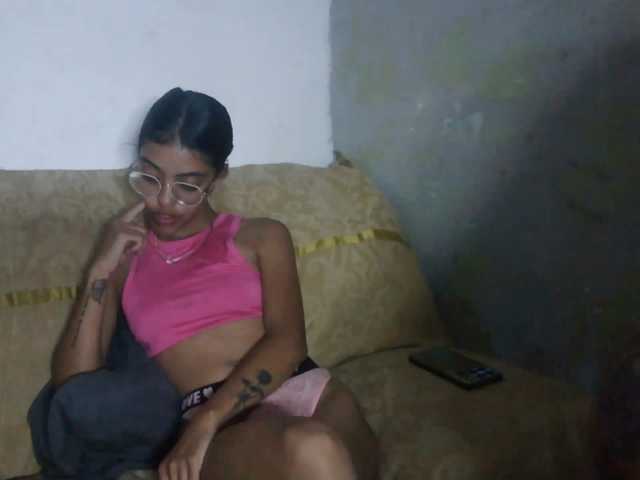 pocahontasb1 live cam on BongaCams