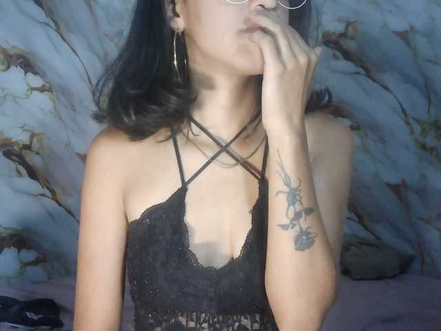 pocahontasb1 live cam on BongaCams