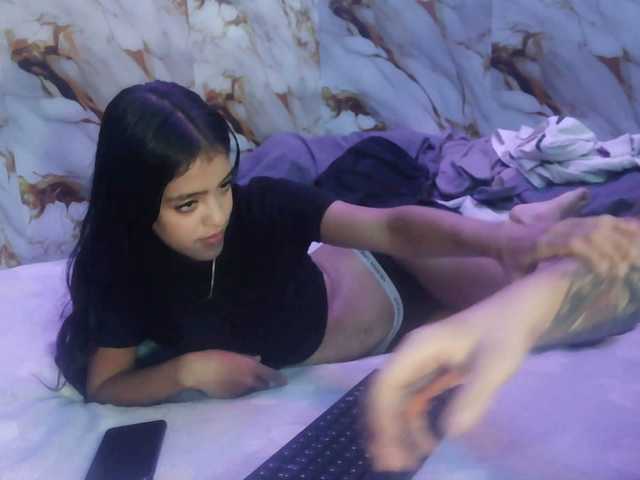 pocahontasb1 live cam on BongaCams