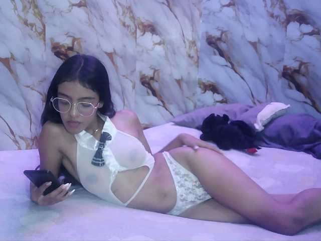 pocahontasb1 live cam on BongaCams