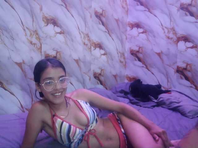 pocahontasb1 live cam on BongaCams