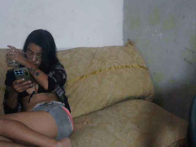 pocahontasb1 live cam on BongaCams