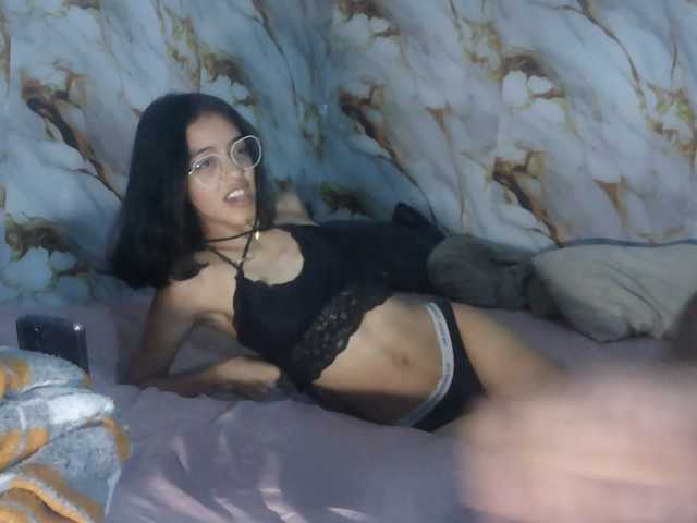 pocahontasb1 live cam on BongaCams