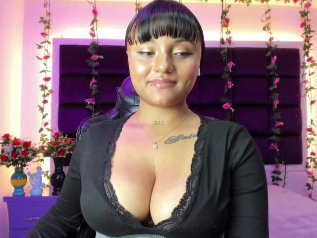 sweelanna live cam on BongaCams