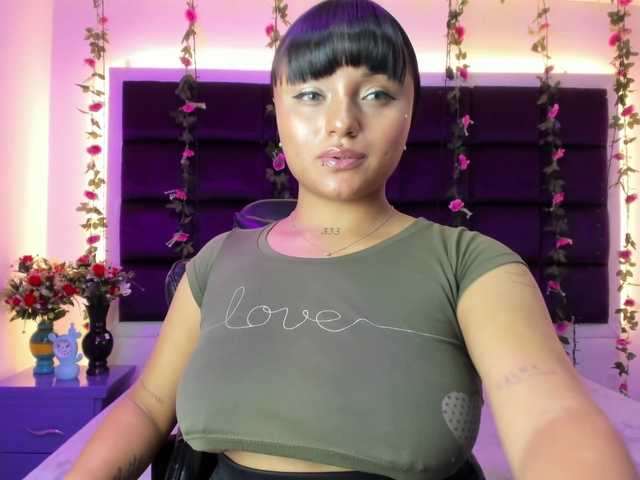 sweelanna live cam on BongaCams