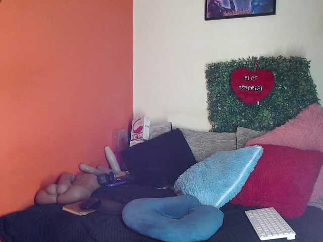 Melanie-Foxx live cam on BongaCams