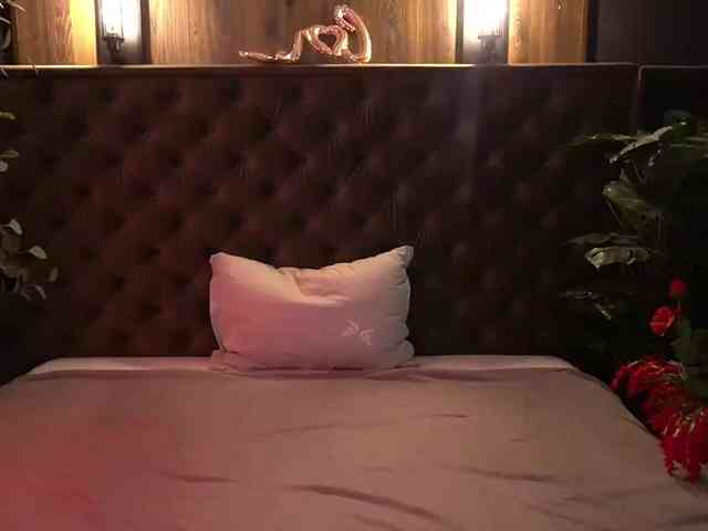 WildKittenX webcam
