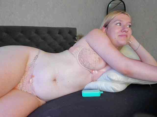 Mariel-Brown webcam