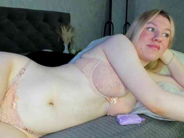 Mariel-Brown webcam