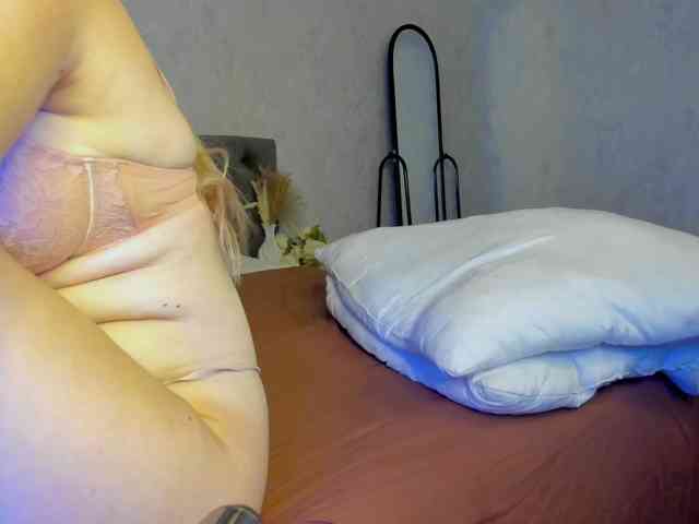 Mariel-Brown webcam