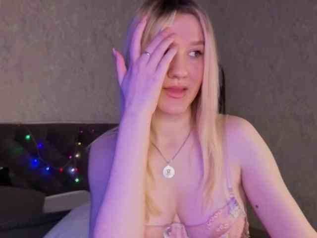 Mariel-Brown webcam