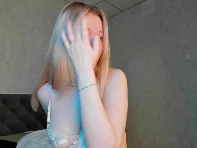 Mariel-Brown webcam