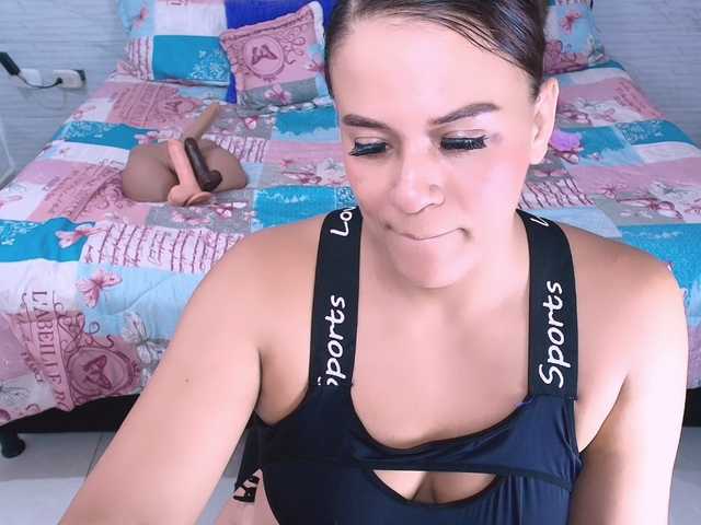 Candyb live webcam show
