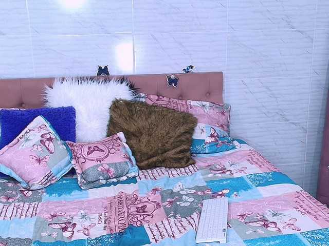 Candyb live webcam show