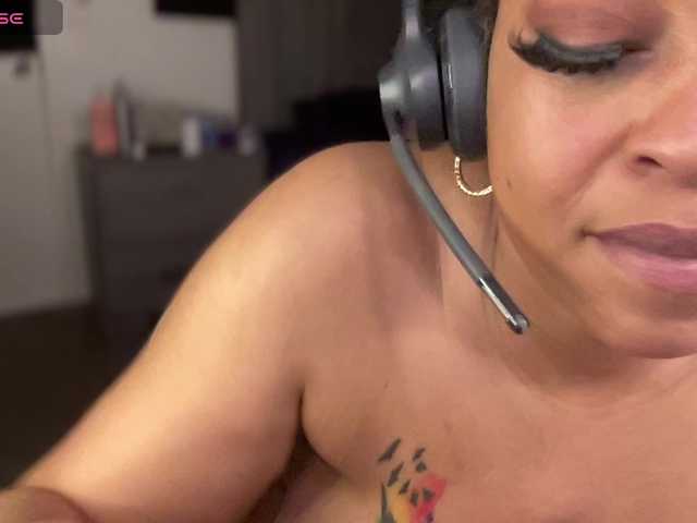 CocaNutt live webcam show