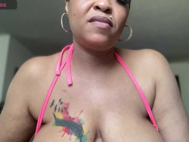 CocaNutt live cam on BongaCams