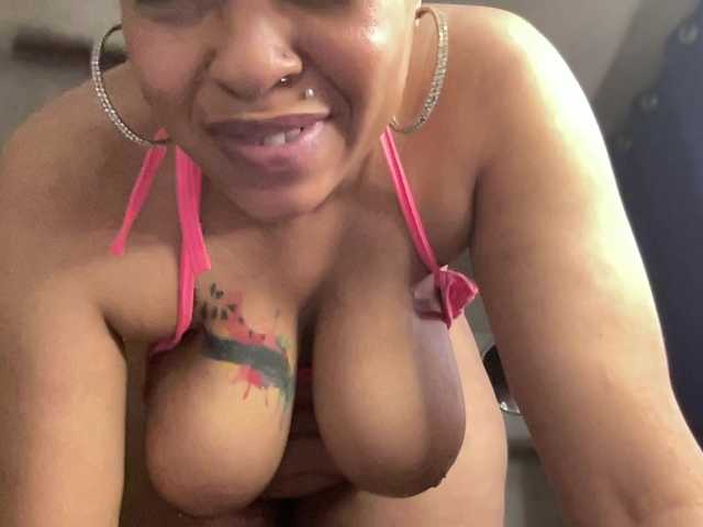 CocaNutt live cam on BongaCams