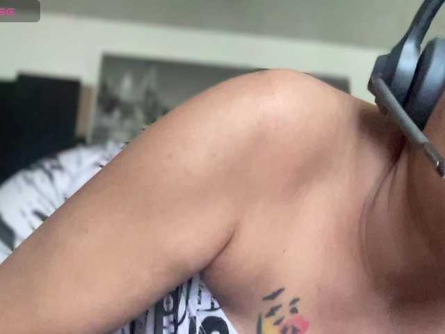 CocaNutt live cam on BongaCams
