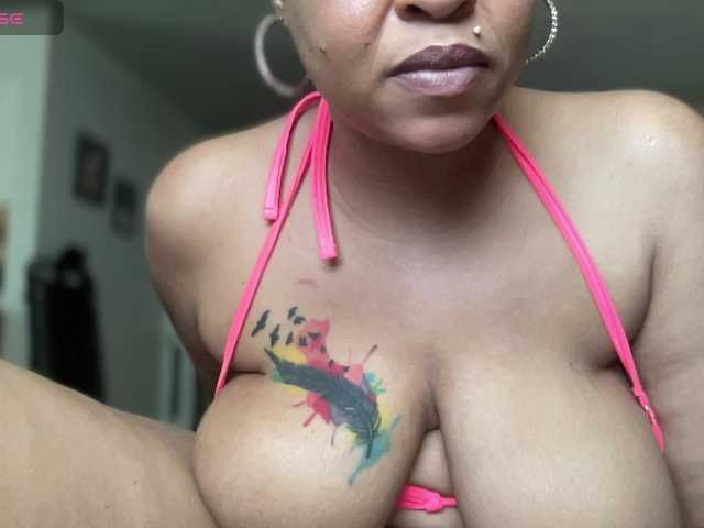 CocaNutt live cam on BongaCams