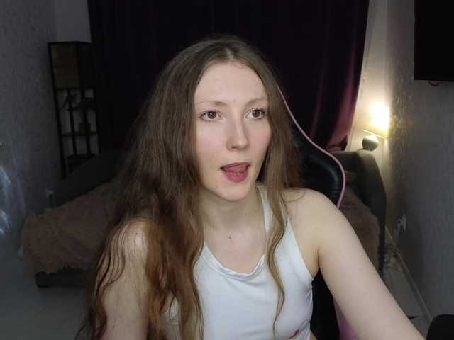 le modèle SwitLilit est en webcam porno dans un show sur le site bongacams, il possède les tags suivants: White/Caucasian,Brunette,Shaved