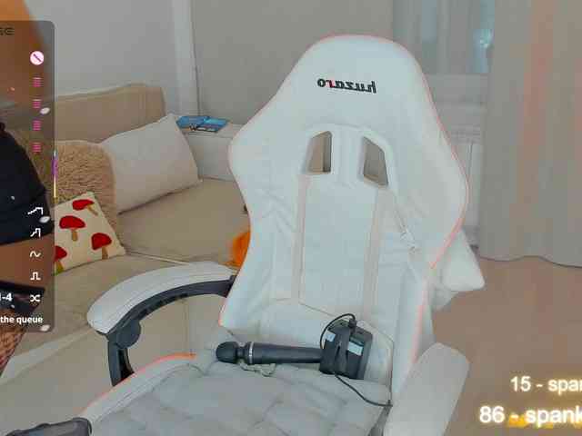 LuckyLady01 webcam