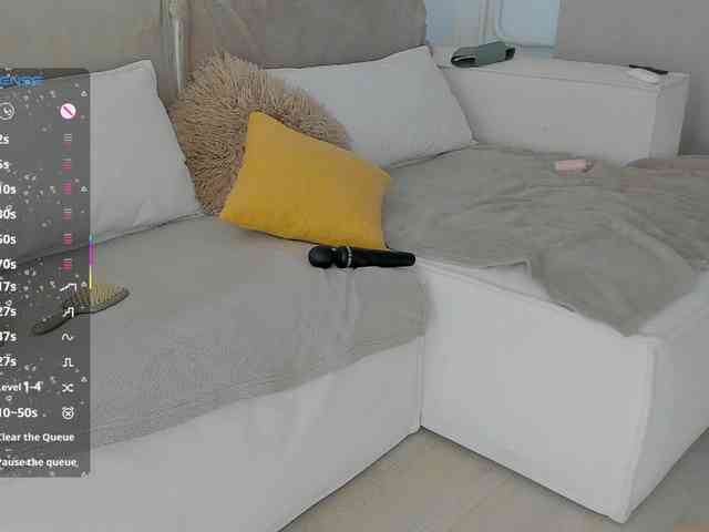 LuckyLady01 webcam