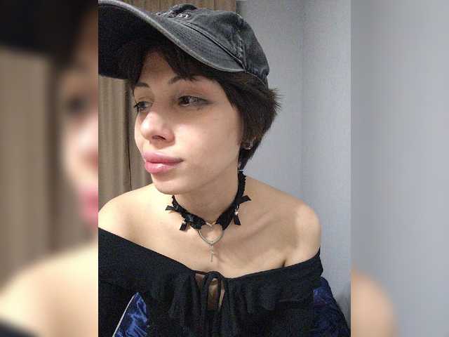 le modèle Tinablackkk est en webcam porno dans un show sur le site bongacams, il possède les tags suivants: White/Caucasian,Blonde,Shaved