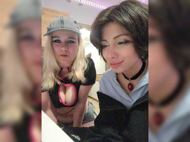 Tinablackkk live cam on BongaCams