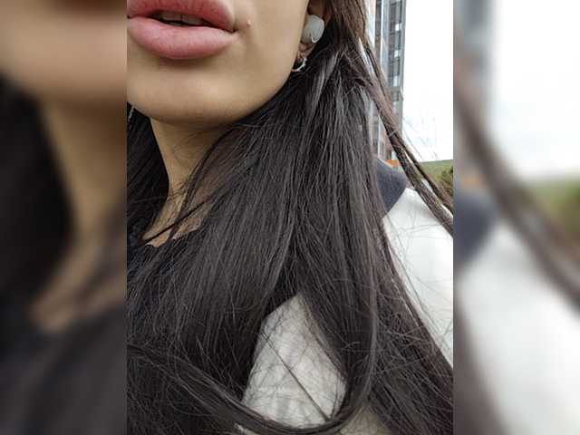 Tinablackkk, 19 y/o - Live Cam on BongaCams