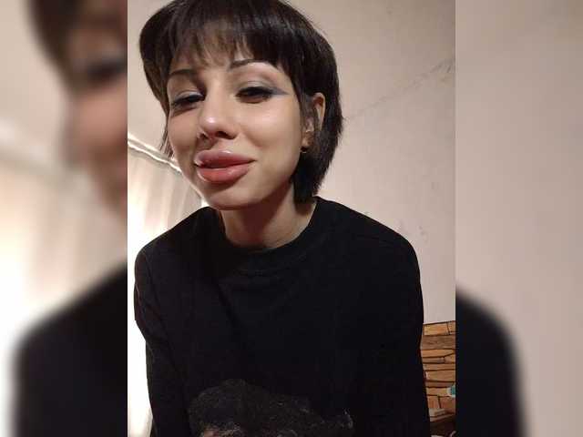 Tinablackkk's BongaCams show and profile