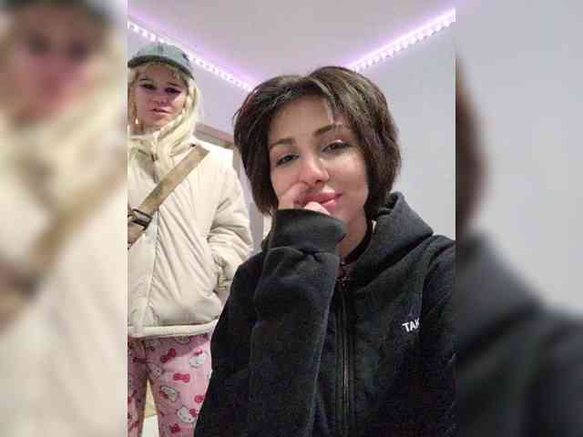 Tinablackkk live couple cam on bongacams