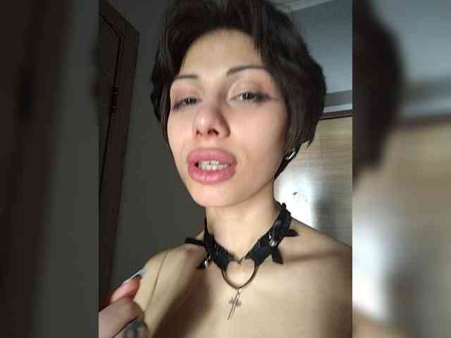 هذا النموذج مباشر الآن. Tinablackkk