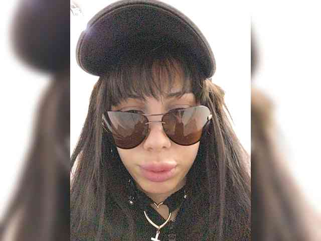 Tinablackkk webcam