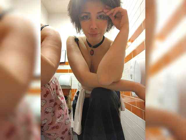 Tinablackkk live couple cam on bongacams